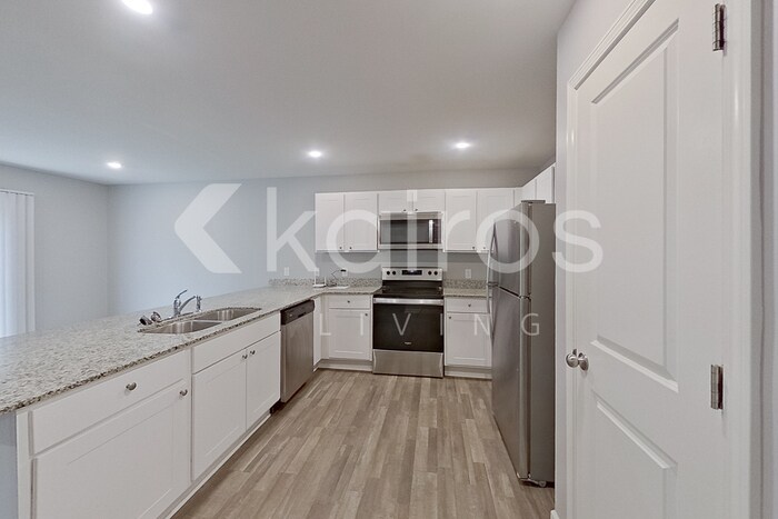 Building Photo - 2595 Provence Dr SE