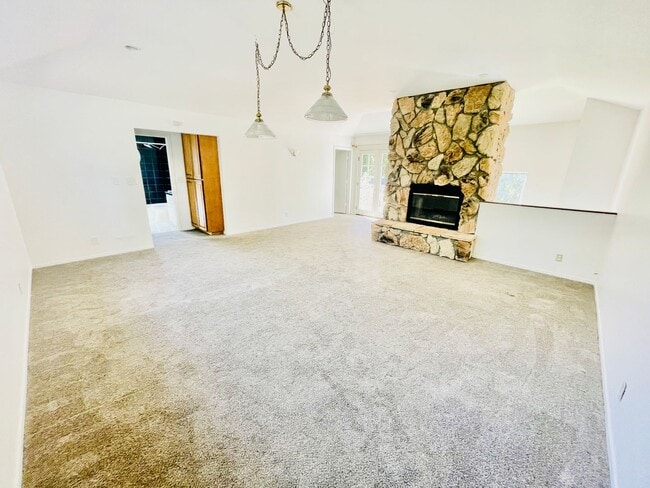 Building Photo - 24 Coronado Ave