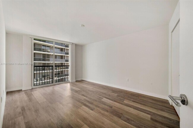 Building Photo - 1756 N Bayshore Dr