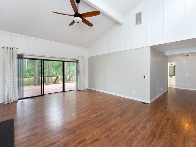 Building Photo - Waterfront Home in Carolina Lakes!