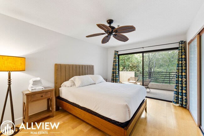 Building Photo - Fully Furnished Condo (2 Bed/2 Bath + Den) Nestled in the Coveted Newport Heights Community!