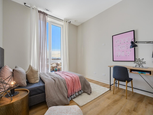 Building Photo - 6336 W Belmont Ave