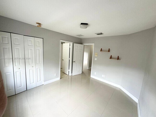 Building Photo - 4451 Seneca Ave