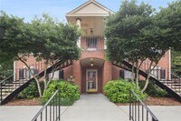Building Photo - 4 Plantation Dr NE