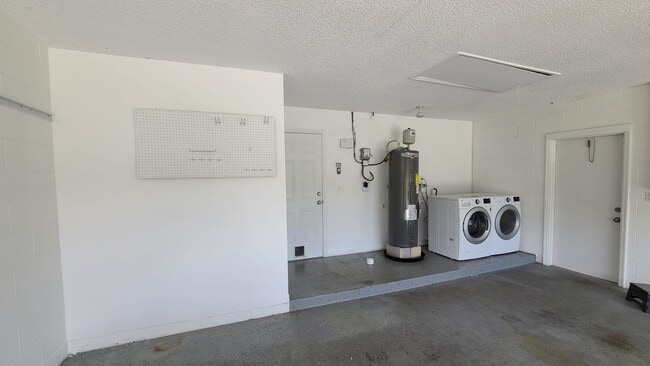 Building Photo - 399 Barberry Ln