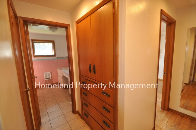 Building Photo - 3 Bedroom Duplex