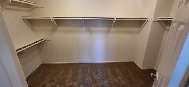 Building Photo - 3 BR, 2.5 Bath + Loft & Office/Den