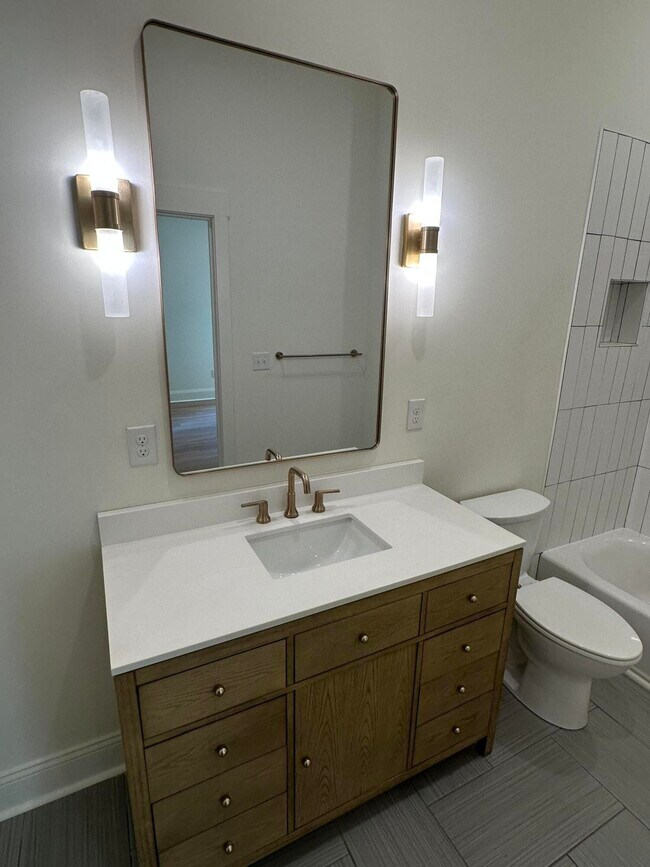 Building Photo - 307 W Main St