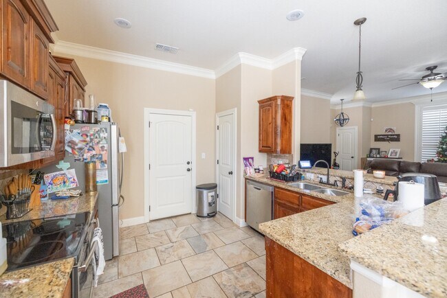 Building Photo - 7701 Florence Dr