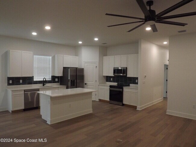 Building Photo - 2267 Highland Ave