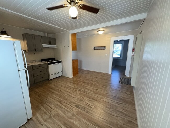 Building Photo - 166 Wildwood Ave
