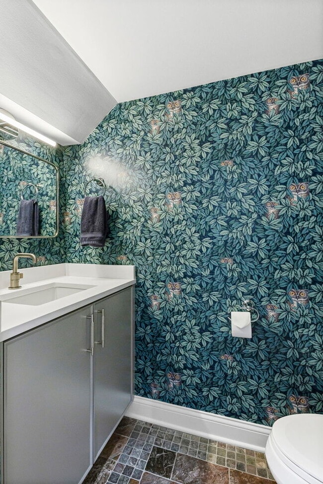 Building Photo - 4322 N Hermitage Ave