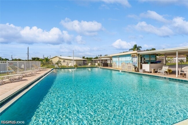 Building Photo - 5558 Palm Beach Blvd