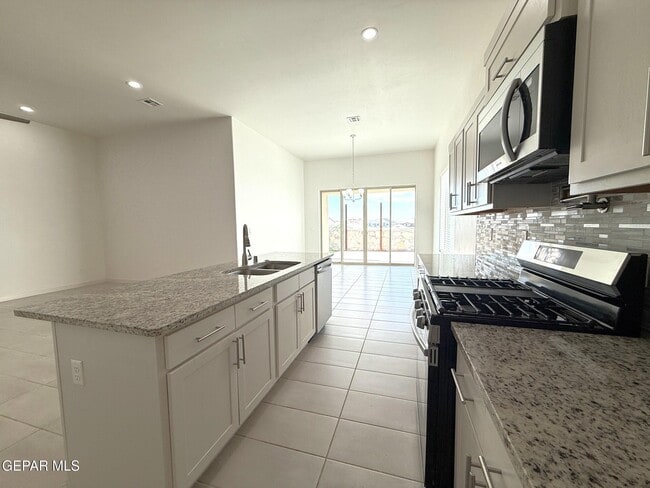 Building Photo - 7792 Enchanted Pk Dr
