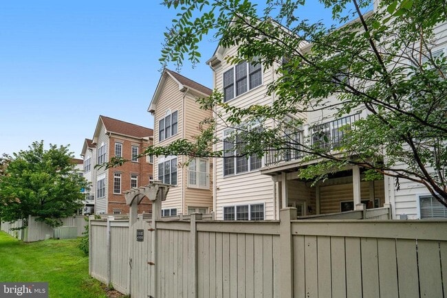 Building Photo - 24949 Bannockburn Terrace