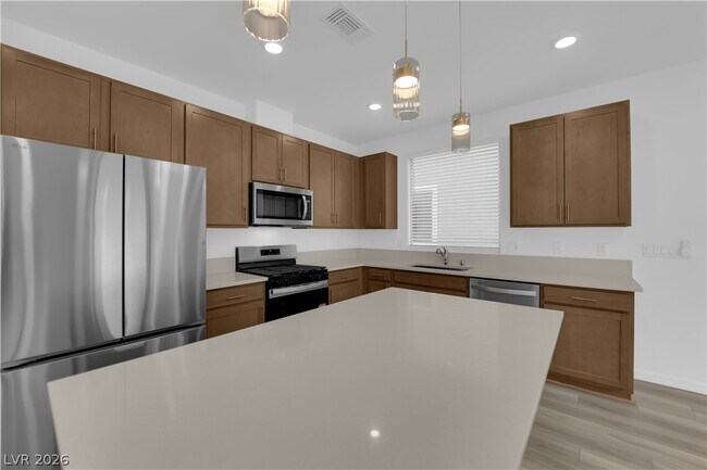 Building Photo - 10239 Estancia Hl St