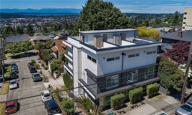 Building Photo - 5201 Phinney Ave N