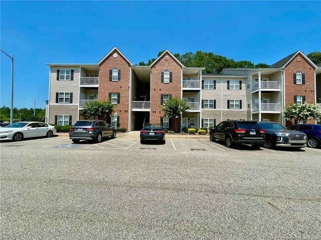 Building Photo - 635 Marshtree Ln