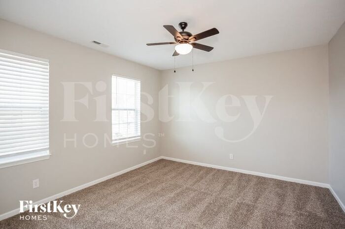 Building Photo - 10892 Mossy Rock Dr
