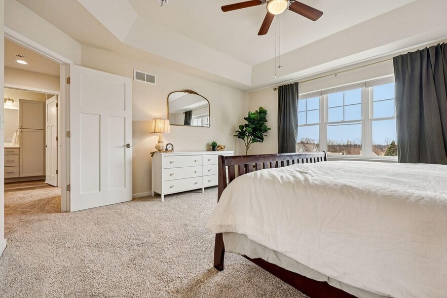 Building Photo - 2945 N 186th St