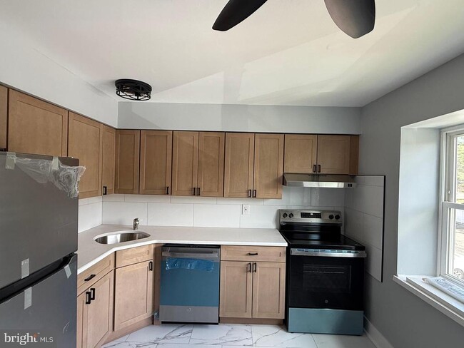Building Photo - 1316 Silver Ct