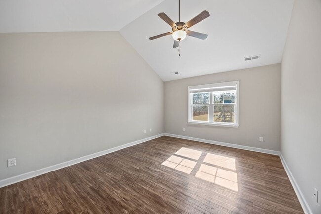 Building Photo - Welcome to Peyton's Lake!