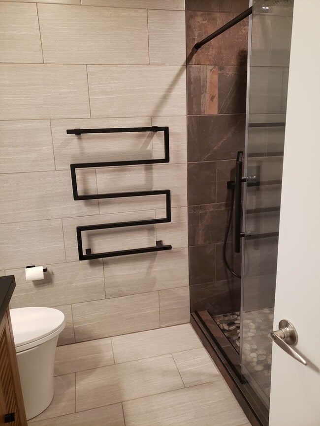 Building Photo - Charming Updated 2 bed/1 bath Condo on Ground Floor in Desirable Irvington District! W/S/T included