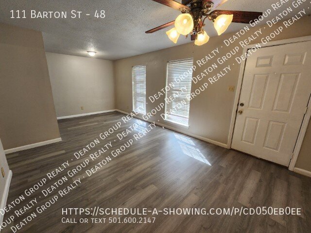 Building Photo - 111 Barton St