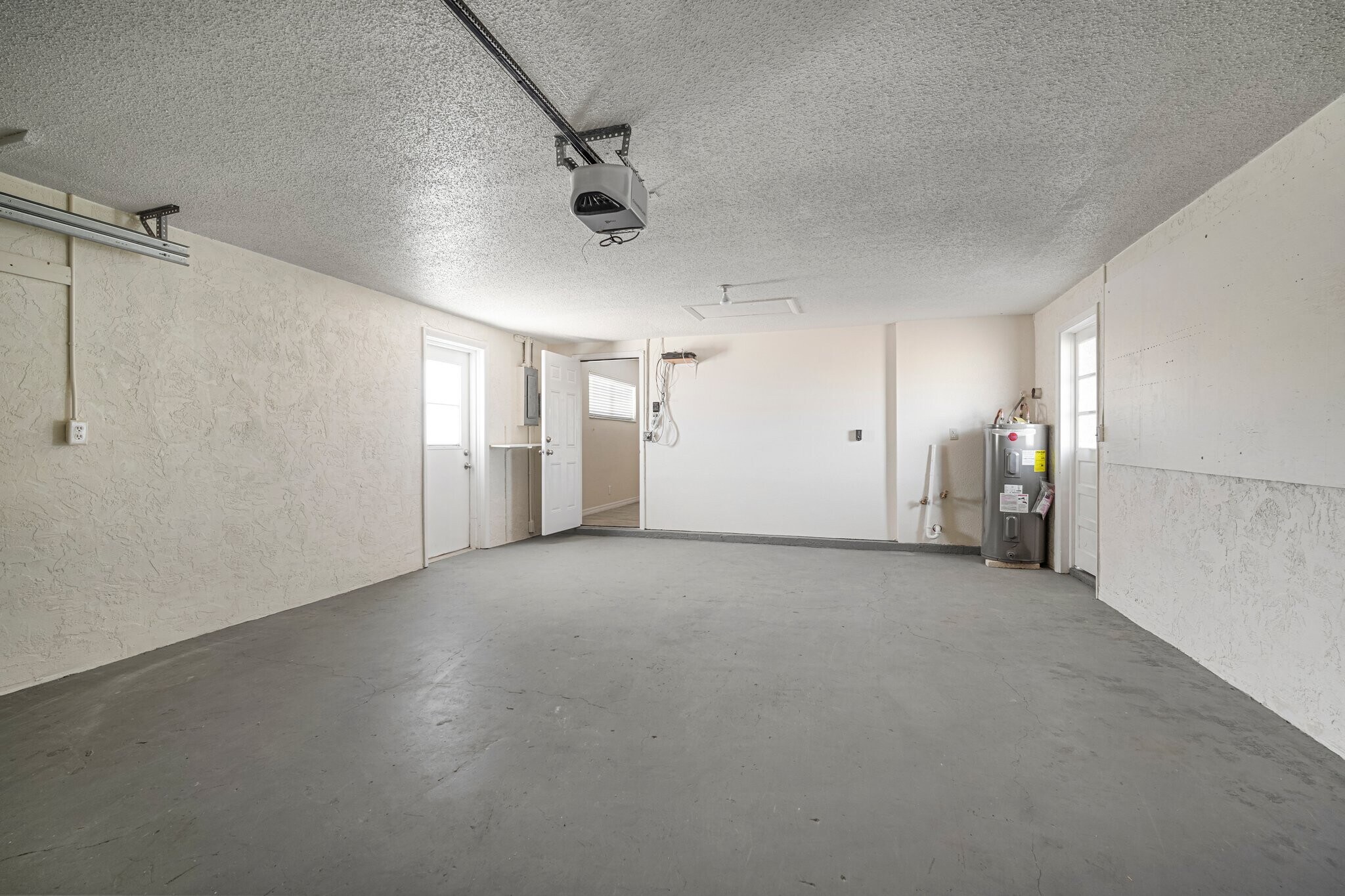 Building Photo - 910 Spindle Palm Way