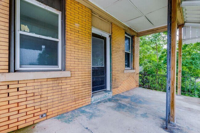 Building Photo - 2300 Arlington Ave