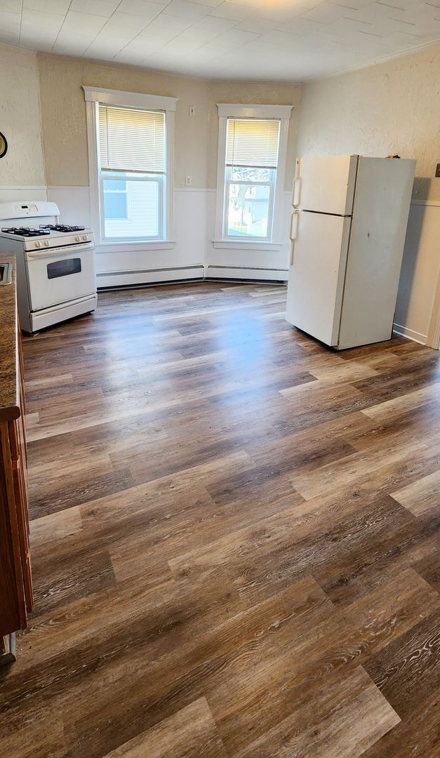 Building Photo - 436 School St