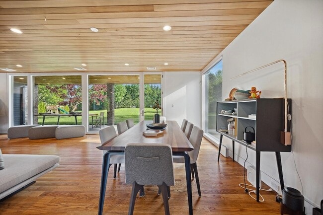 Building Photo - 50 Sheldrake Rd
