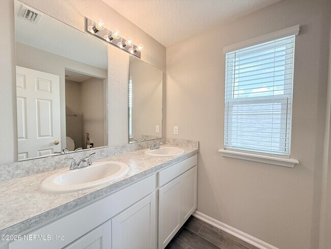 Building Photo - 878 Cedar Slough Dr