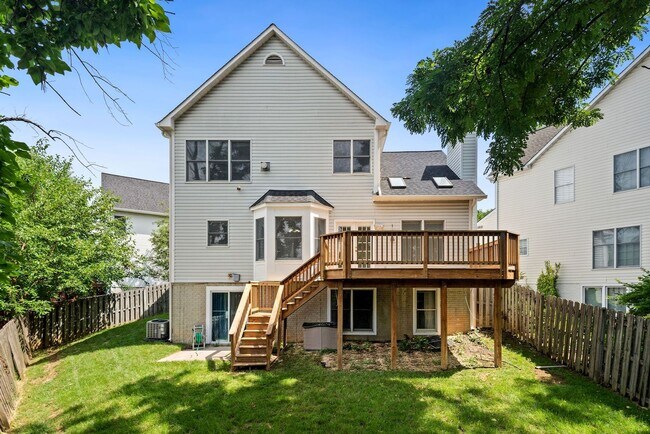 Building Photo - 3 Bed 2 Full Bath 2 Half Bath - Silver Spr...