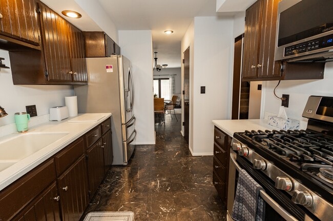 Building Photo - 3191 Sycamore Dr