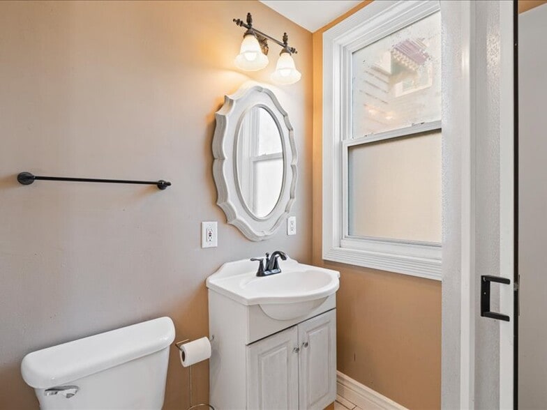 Building Photo - 1517 9th Ave