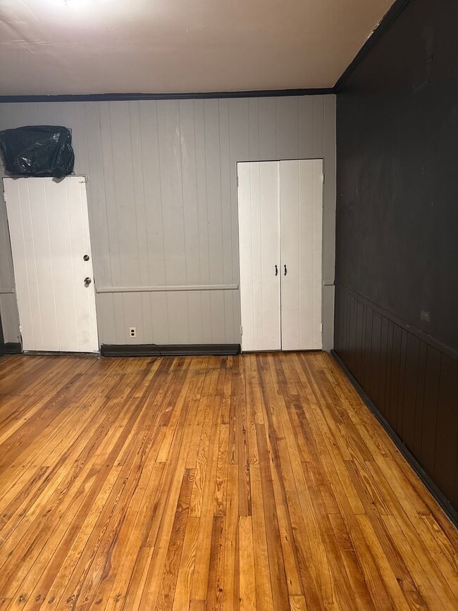 Building Photo - Cozy 1 Bedroom in Downtown York City with ...