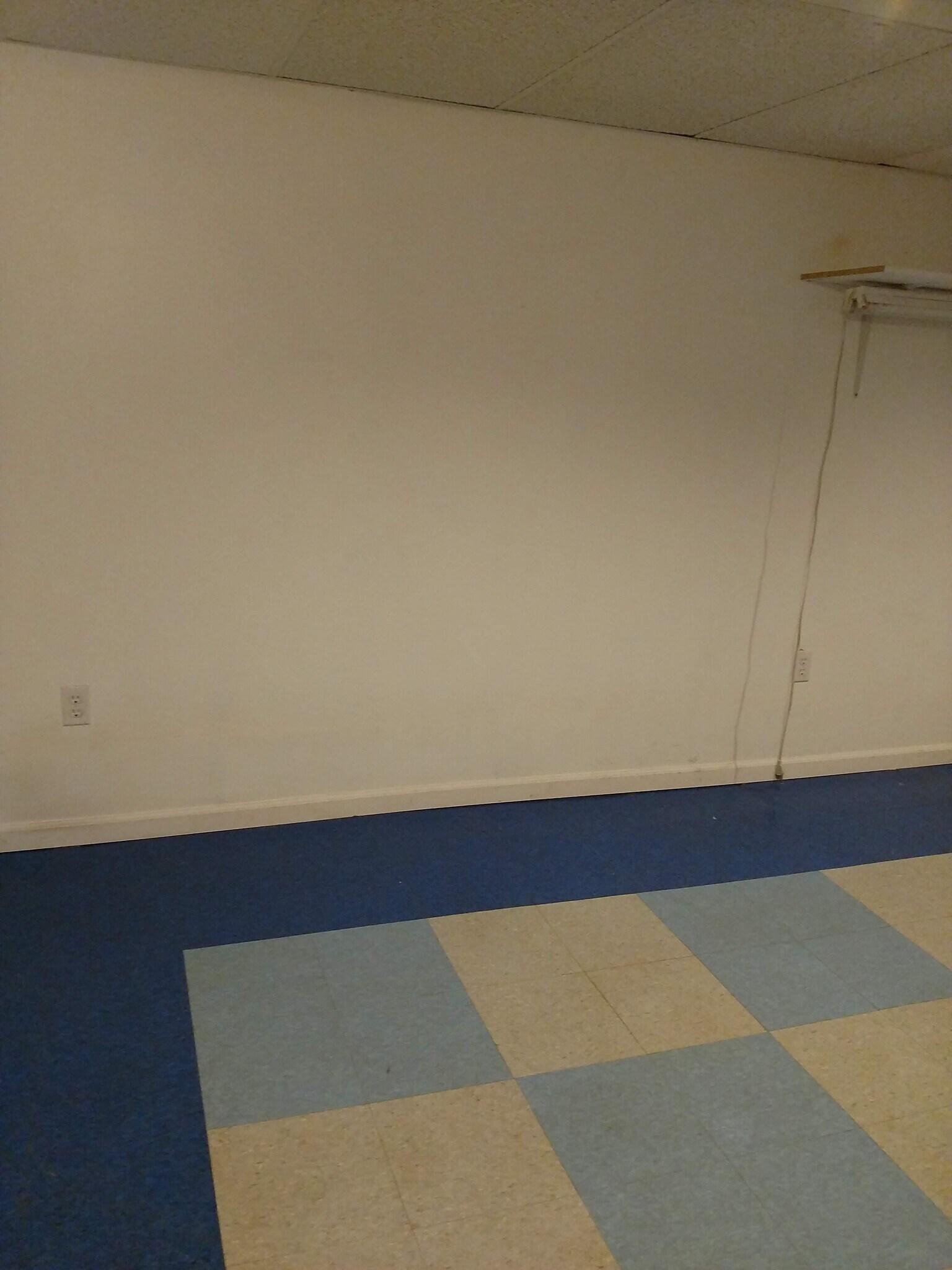 Building Photo - 2063 Champagne Dr