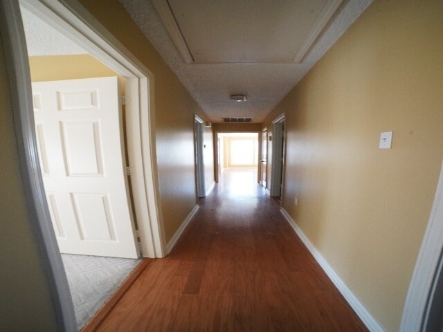Building Photo - 1570 Heartwood Dr