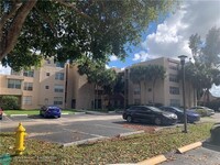 Building Photo - 9470 Live Oak Pl