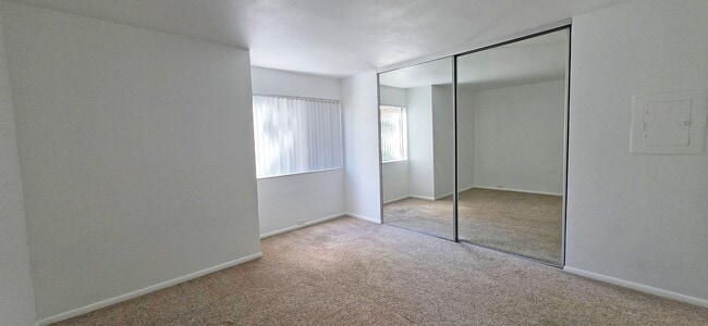 Building Photo - 508 Woodside Oaks