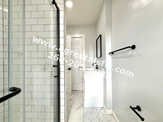 Building Photo - 1829 Broadway