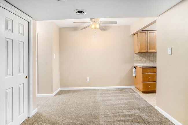 Building Photo - Almont Terrace Apartments