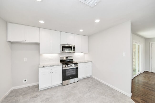 Building Photo - 8102 Bob White Dr