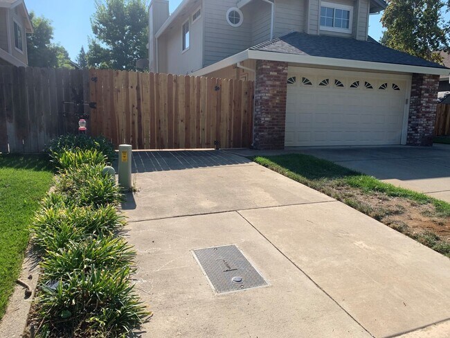 Building Photo - 5828 Laguna Vale Way