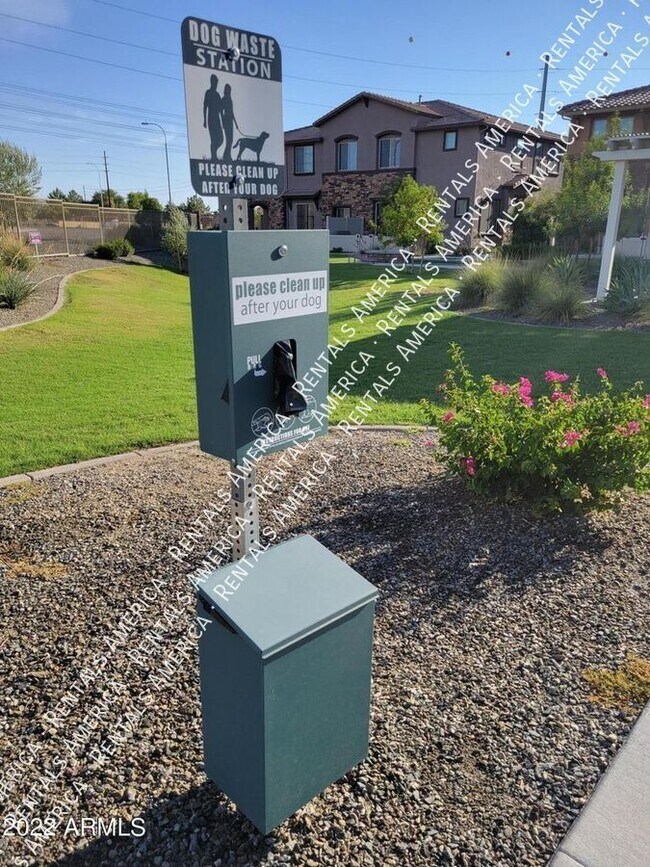 Building Photo - 4100 S Pinelake Way