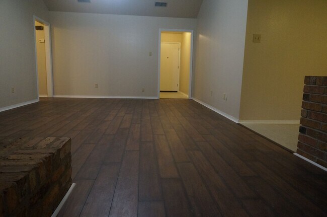 Building Photo - 114 Napoleon Dr