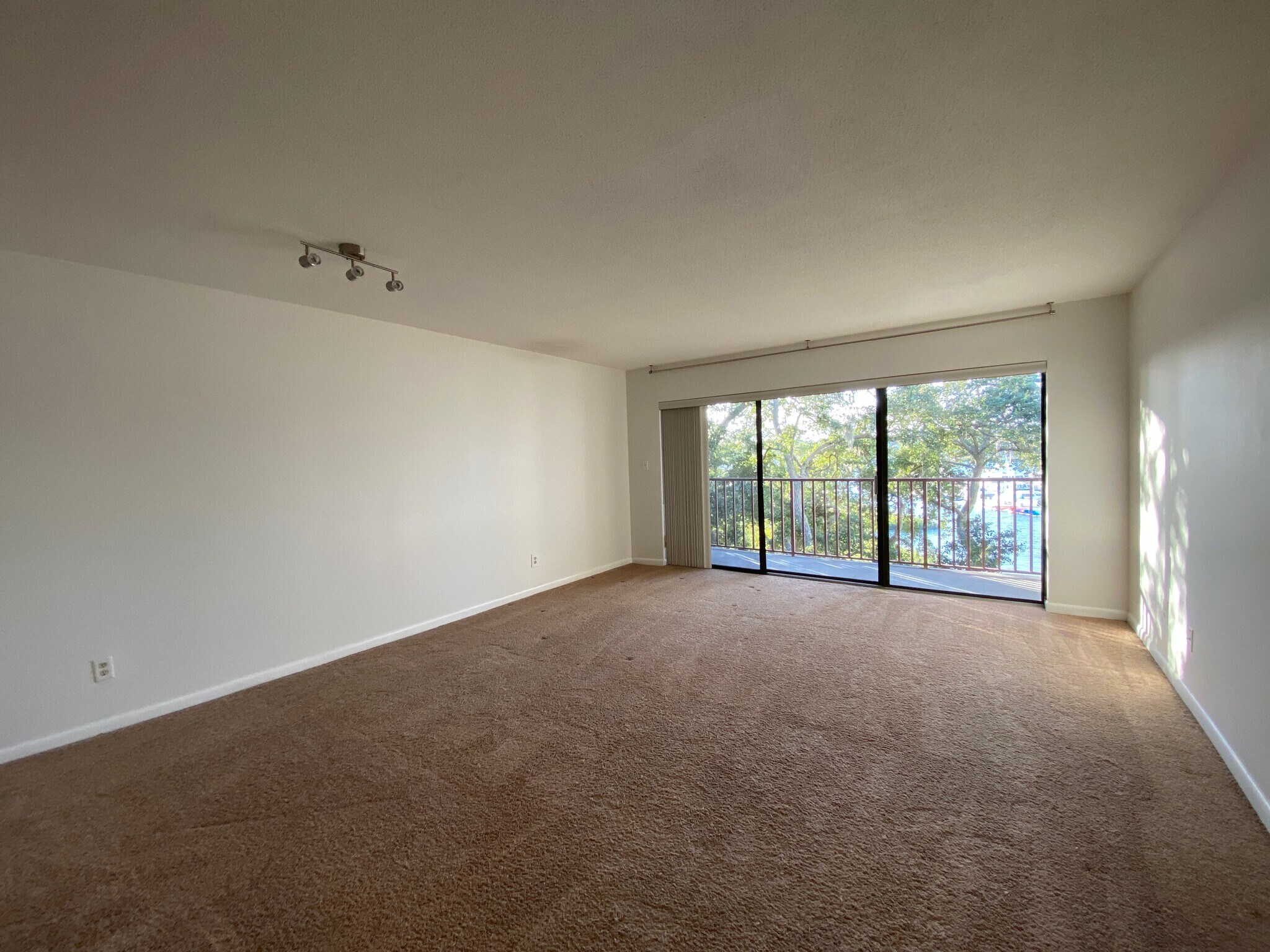 Building Photo - 100 Helmsman Way