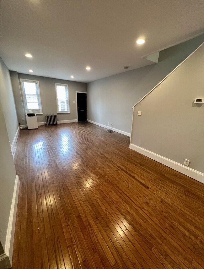 Building Photo - 4 Bedroom House For Rent In Manayunk