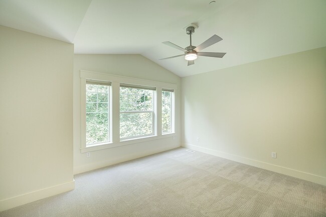 Building Photo - 3Bd/3.25Ba Kirkland Townhome